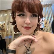 Soy una joven alegre y extrovertida capaz de enseñar arte de una forma cercana a niños o adolescentes