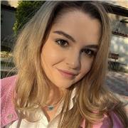 Erfahrene Englisch-Tutorin bietet Online-Unterricht für Erwachsene und Schüler an.