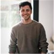 Guitarrista y bajista formado en jazz y musicología, doy clases de guitarra, bajo y ukelele partiendo siempre de la música que te