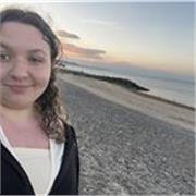 Soy Andrea una joven de 17 años dispuesta a ayudar con el idioma y hacerlo de forma amena y divertida con un B1 de ingles 