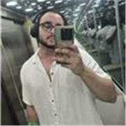 Titulado en Fisioterapia, especializado en neurología, dermatofuncional, y fisioterapia traumatológica.