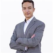 Fotógrafo profesional con conocimientos sobre la técnica fotográfica, el revelado digital, la gestión de color y la iluminación