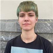 Estudiante de artes y apasionada de dichas con ganas de enseñar a otros este maravilloso mundo