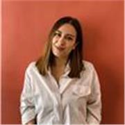 Studentessa di Medicina frequentate università in lingua inglese, impartisce lezione di recupero e potenziamento in inglese