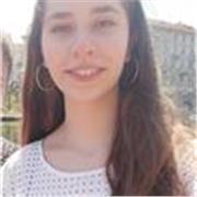 Studentessa con diploma di liceo scientifico che impartisce ripetizioni di matematica e aiuta nello svolgimento dei compiti
