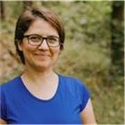 Englischlehrerin mit bilingualem Studium und internationaler Berufserfahrung, ausgebildete Trainerin.