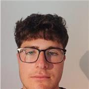 Joven que está estudiando para sacarse el título de bachillerato, además, poseo el título de B1 y B2