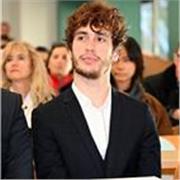 Ragazzo appena laureato in Filologia classica con 110 L offre lezioni di greco e latino per studenti liceali o universitari. 