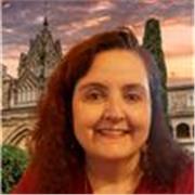 Profesora titulada;  con más de 20 años de experiencia. 