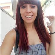 Sono laureata alla triennale di psicologia e a breve conseguirò la laurea in psicologia clinica e della riabilitazione. Ho insegnato per tre anni in una scuola primaria come insegnante di sostegno. Ho studiato inoltre per dieci anni violino facendo parte