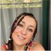 Persona graduada en trabajo social, además especializada en dos máster. Con experiencia profesional de 5 años en menores.