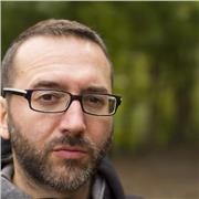 Come architetto, designer e artista posso aiutarti ad imparare disegno, pittura, storia dell'arte e del design.