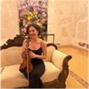 Laureata al Conservatorio, impartisce lezioni di Violino, Solfeggio o teoria Musicale anche a domicilio