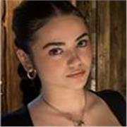 Estudiante con vocación que ofrece clases de refuerzo y apoyo escolar para niños que de primaria en Barcelona.