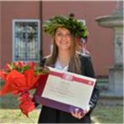 Neo laureata in lingue impartisce lezioni di inglese e spagnolo (tutti i livelli), materie umanistiche