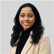 Friendly English Tutor Helping Children and Beginners Build Confidence in English in Paris and Online