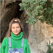 Me estoy sacando el titulo C1 en inglés y anteriormente ya he dado clases particulares a alumnos entre 8 y 16 años. Soy una persona, puntual, responsable, extrovertida y muy empatica. Me gusta enseñar y que los demás aprendan de una forma divertida