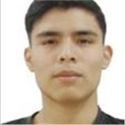 Profesor de matemáticas imparte clases a niños y adolescentes