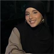 Jeune étudiante qui propose de donner des cours de soutien scolaire de niveau collège