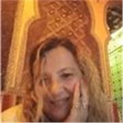 Profesora de Lengua y Literatura española, recibida en la Facultad de Lenguas, imparte clases online a niños, jóvenes y adultos