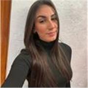Profesora de primera dinámica y con leve experiencia en el sector