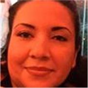 Profesora de ofimática imparte clases a niñas y niños de todas las edades