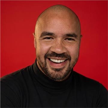 Tomás