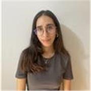 Graduada en Derecho y acabando Máster de Acceso a la Abogacía y Procura.