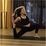 Maestra de yoga certificada enseña yoga para todos los niveles ¡Clases personalizadas y dinámicas!