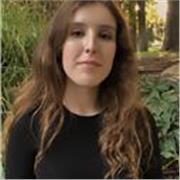 Profesora de Lengua que imparte clases a niños de cualquier edad