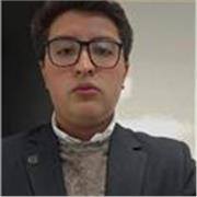 docente de inglés con experiencia en educación primaria, apasionado por fomentar el pensamiento crítico y el crecimiento del alumn