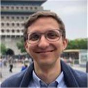 Appassionato di lingue straniere, laureato in lingua cinese, offre aiuto a studenti stranieri