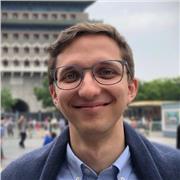 Appassionato di lingue straniere, laureato in lingua cinese, offre aiuto a studenti stranieri