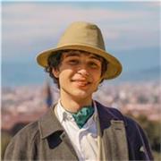 Spiego ai ragazzi frequenti la scuola secondaria di primo grado materie umanistiche, come Letteratura Italiana e Storia dell'Arte