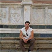 Spanischlehrerin, die Menschen jeden Alters mit viel Geduld und Hingabe unterrichtet.