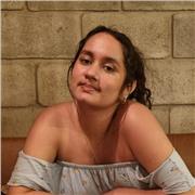 Profesora de Lengua y Literatura imparte clases a niños, adolescentes y jóvenes de todas las edades