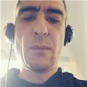 Impartisco lezioni di chitarra e canto autodidatta a € 10 all'ora anche online