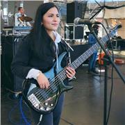 Profesora de guitarra para todas las edades. Sin experiencia, principiantes y nivel básico.