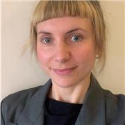 Française native, bilingue espagnole, passionnée d’histoire, d’archéologie et d’art (niveau master), propose des cours d’espagnol