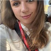Laureata in Statistica con 10 anni di esperienza, pilota e lavoratrice a Dubai, offre supporto per lezioni private