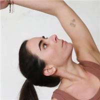 Profesora de Yoga Hatha - Vinyasa certificada por Yoga Alliance