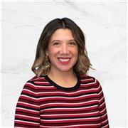 American Italian teacher with 15 years of experience, CELTA certified, specialized in engaging lessons and speaking improvement.