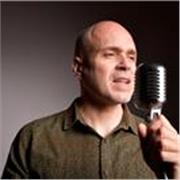 Profesor de canto moderno y técnica vocal. Guitarra y piano para acompañamiento