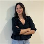 Soy Alba, cuento con el C1 de Inglés y soy bilingüe en Portugués. 