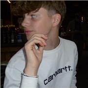 Einser-Schüler in Mathematik auf dem Weidiggymnasium in Butzbach. Ich bin offen für jedes Thema und bin gerade in der 9. Klasse