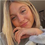 Profesora titulada en Comunicación audiovisual y Máster en Producción Ejecutiva Audiovisual. Con más de 7 años de experiencia