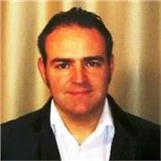Profesor titulado con experiencia internacional de más de 10 años.
