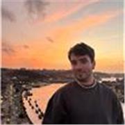 Graduado en física por la universidad de Sevilla y con experiencia impartiendo en clases particulares 