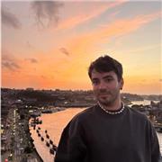 Graduado en física por la universidad de Sevilla y con experiencia impartiendo en clases particulares