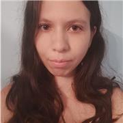 Laureata in lingue straniere che conosce l'inglese, lo spagnolo e il cinese